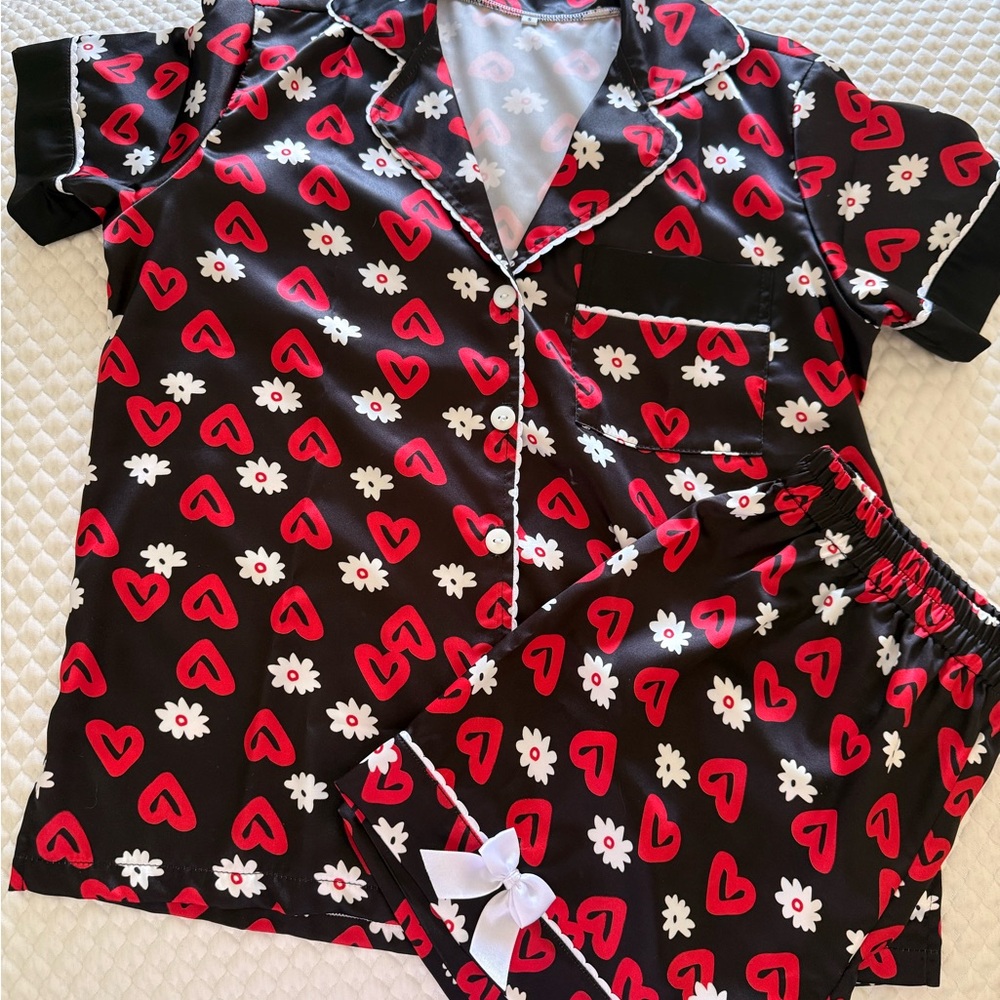 New, unworn silk Heart and Flower Pajama Set. Comfortable and cute Small